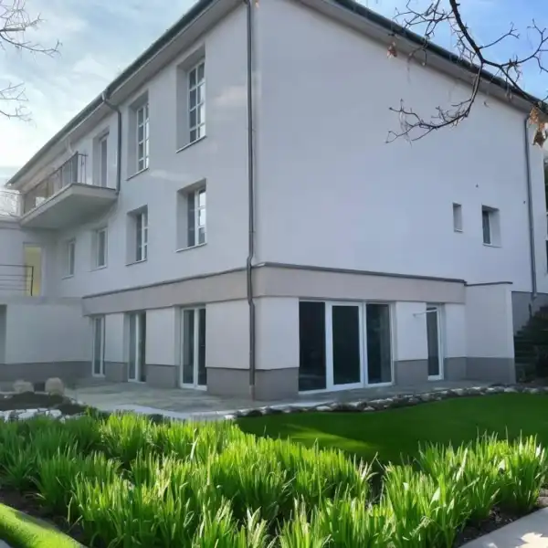 Eladó újszerű téglalakás, Budapest, XII. kerület 7 szoba 225 m² 258 M Ft